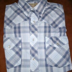 Wrangler Blue and White Casual Button Down Shirt